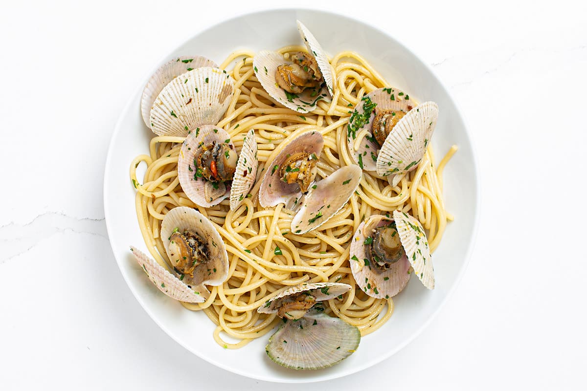 A bowl of vongole spaghetti made with swimming scallops.